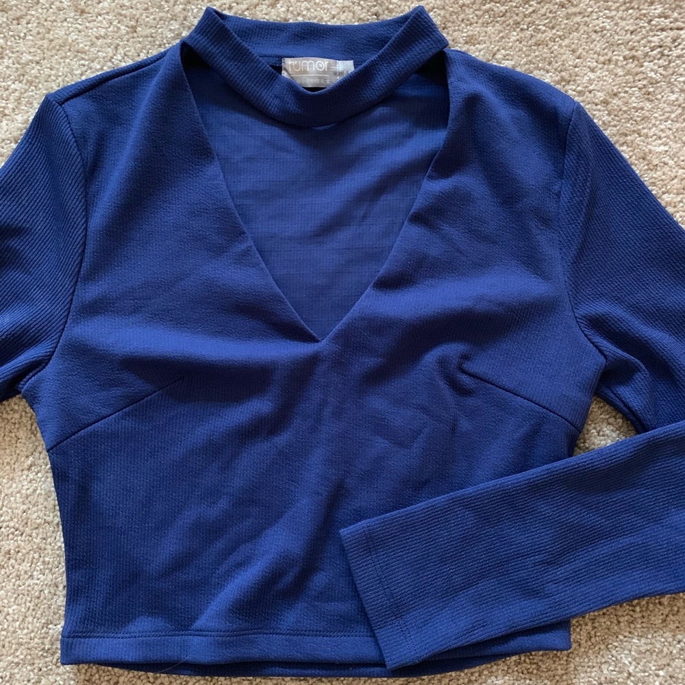 Long sleeves top with choker
